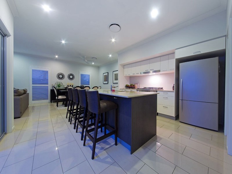 39 Margaret Crescent, Wakerley QLD 4154
