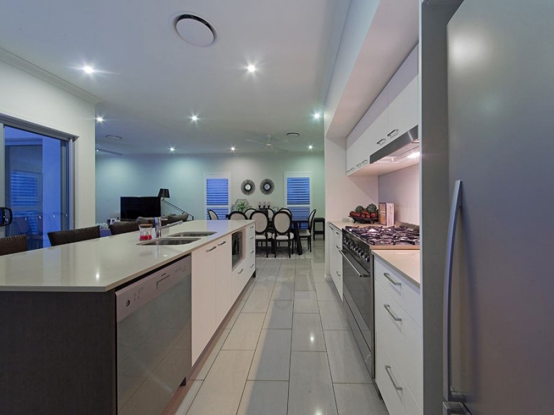 39 Margaret Crescent, Wakerley QLD 4154