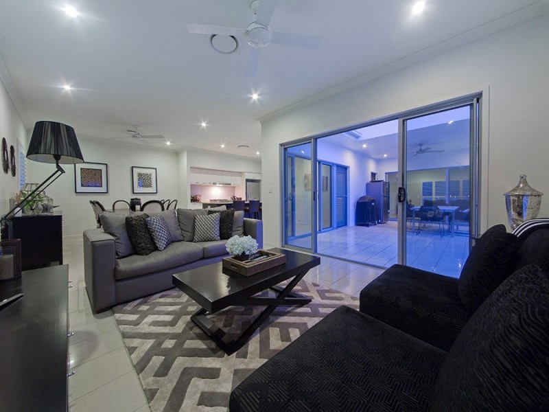 39 Margaret Crescent, Wakerley QLD 4154