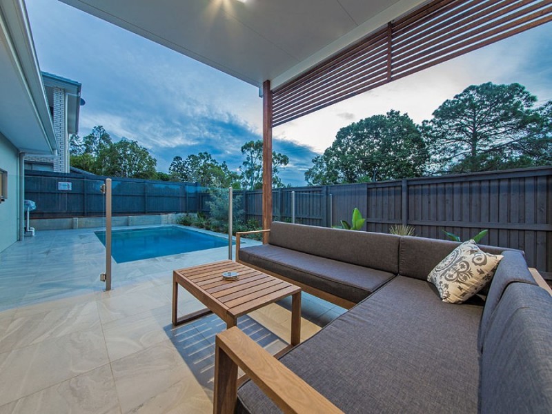 1 Paige Crescent, Wakerley QLD 4154