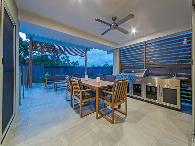 1 Paige Crescent, Wakerley QLD 4154