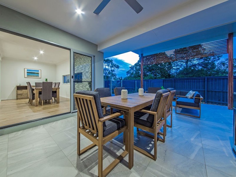 1 Paige Crescent, Wakerley QLD 4154