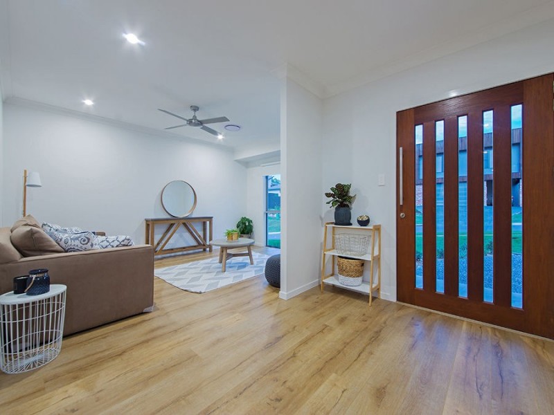 1 Paige Crescent, Wakerley QLD 4154