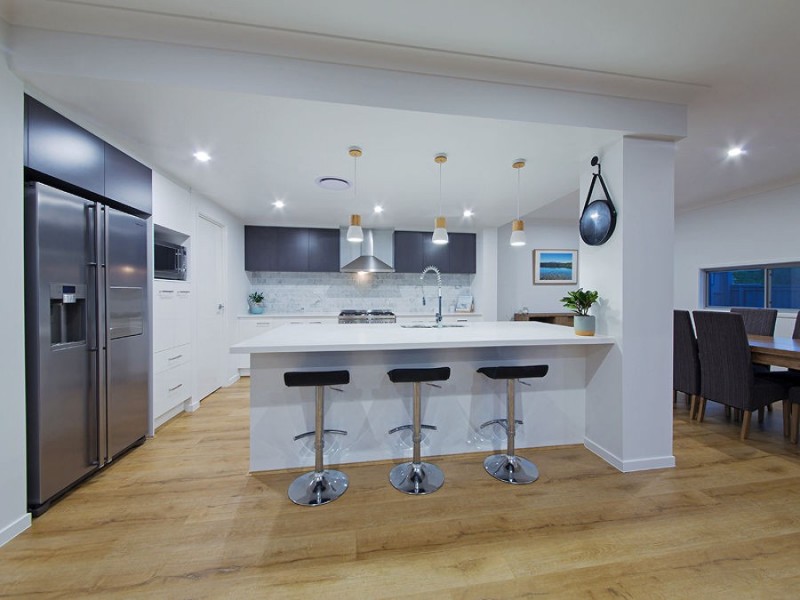 1 Paige Crescent, Wakerley QLD 4154