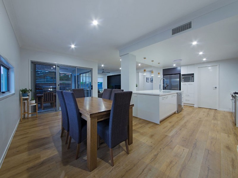 1 Paige Crescent, Wakerley QLD 4154