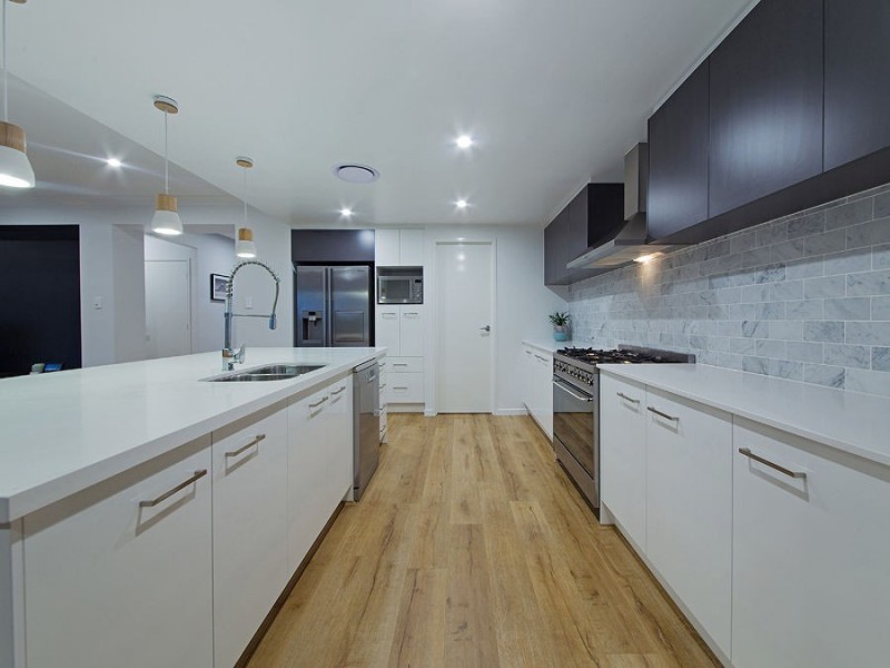 1 Paige Crescent, Wakerley QLD 4154