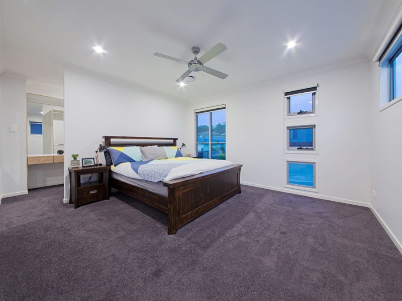 1 Paige Crescent, Wakerley QLD 4154