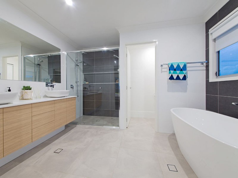 1 Paige Crescent, Wakerley QLD 4154