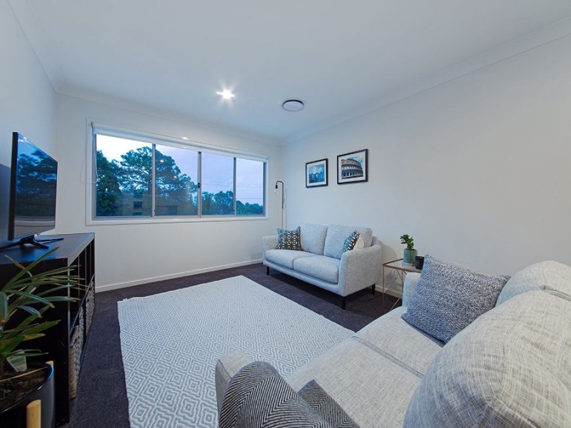 1 Paige Crescent, Wakerley QLD 4154