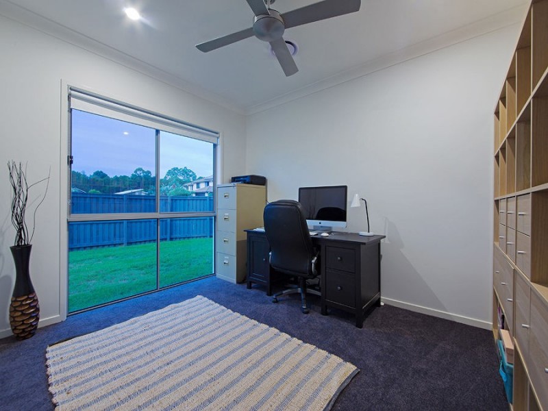 1 Paige Crescent, Wakerley QLD 4154