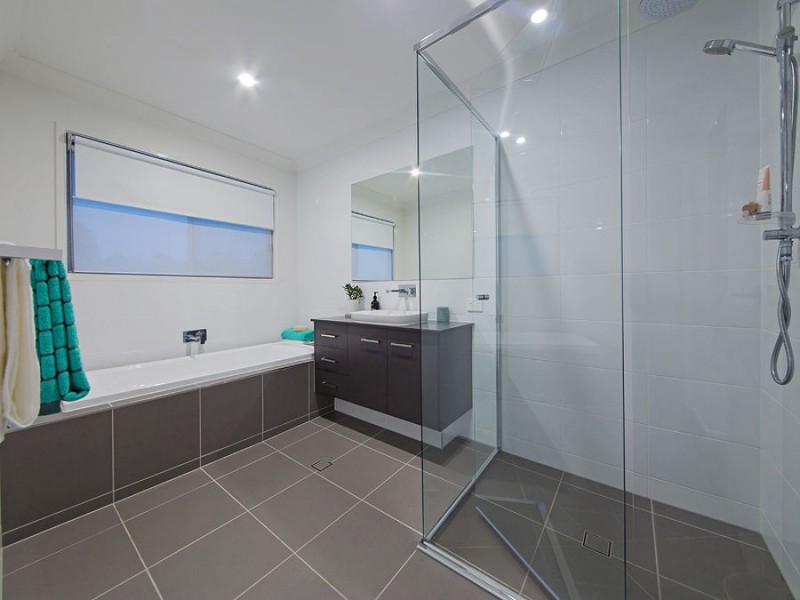 1 Paige Crescent, Wakerley QLD 4154