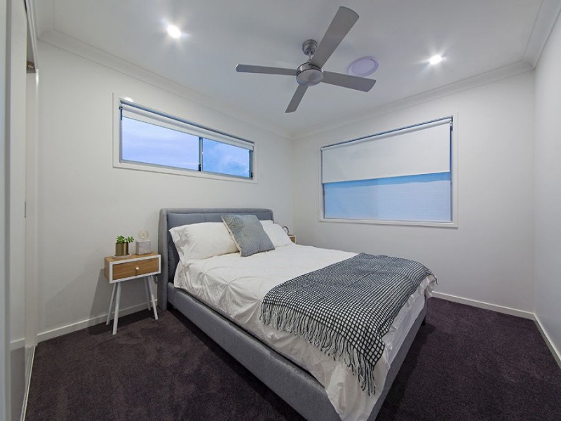 1 Paige Crescent, Wakerley QLD 4154