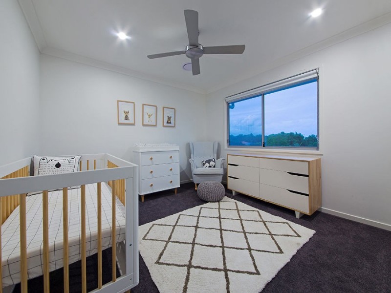 1 Paige Crescent, Wakerley QLD 4154