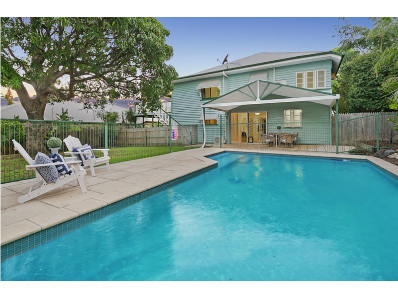 166 Gordon Pde, Manly QLD 4179