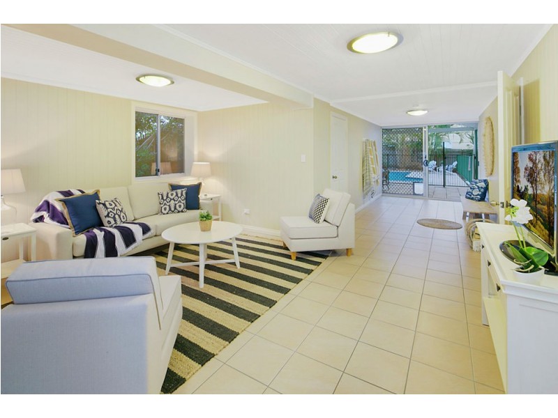 166 Gordon Pde, Manly QLD 4179