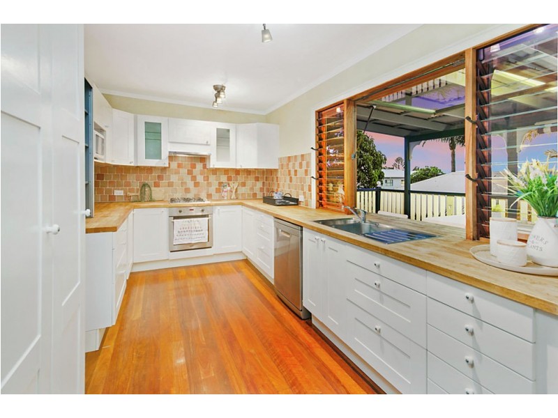 166 Gordon Pde, Manly QLD 4179