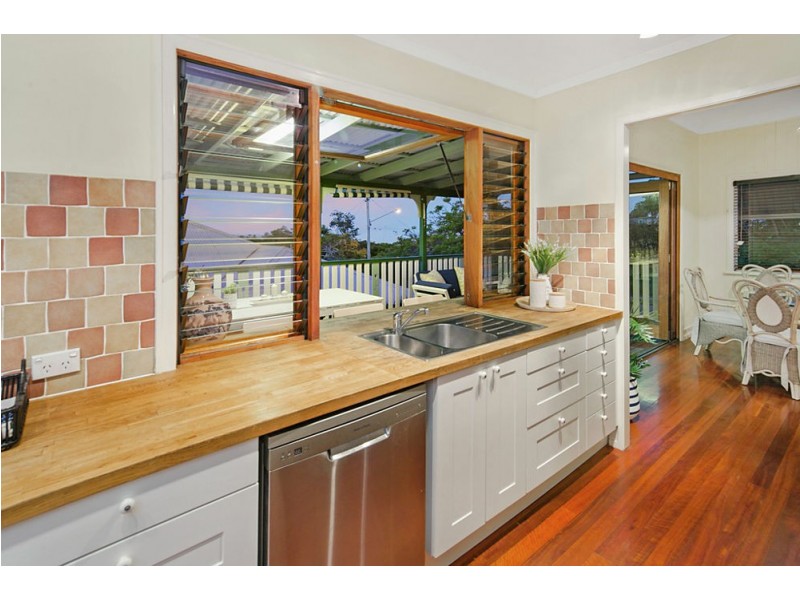 166 Gordon Pde, Manly QLD 4179