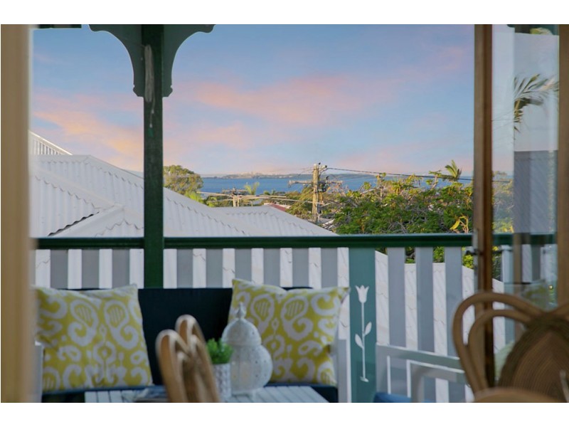 166 Gordon Pde, Manly QLD 4179