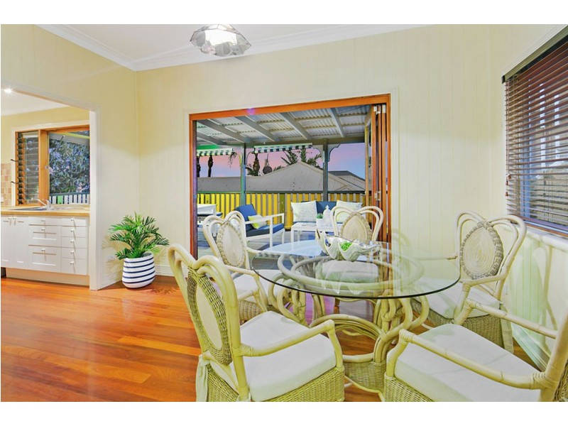 166 Gordon Pde, Manly QLD 4179