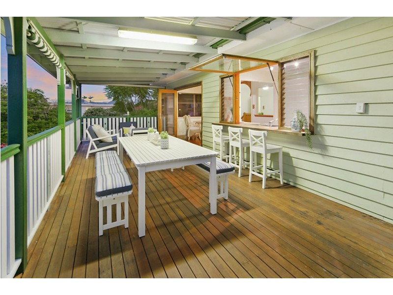 166 Gordon Pde, Manly QLD 4179