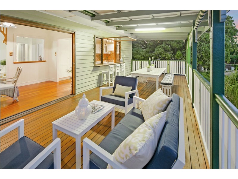166 Gordon Pde, Manly QLD 4179