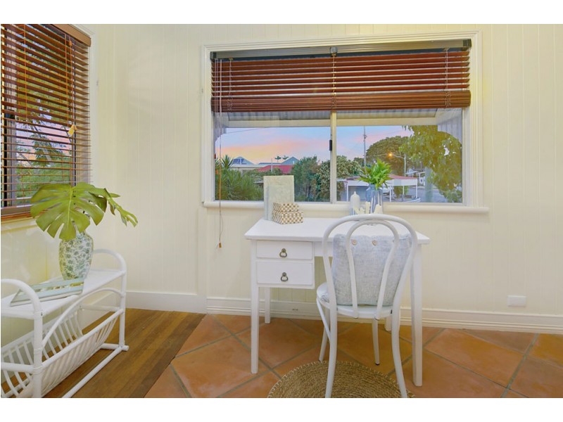 166 Gordon Pde, Manly QLD 4179