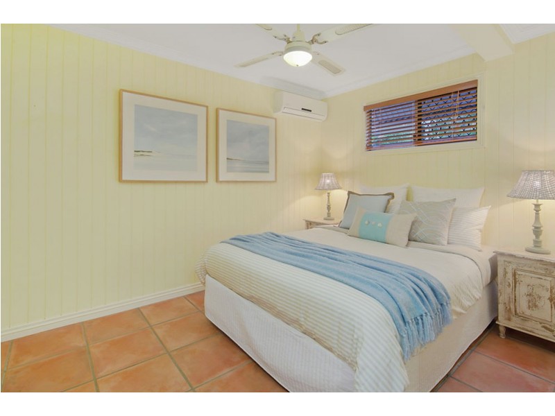 166 Gordon Pde, Manly QLD 4179