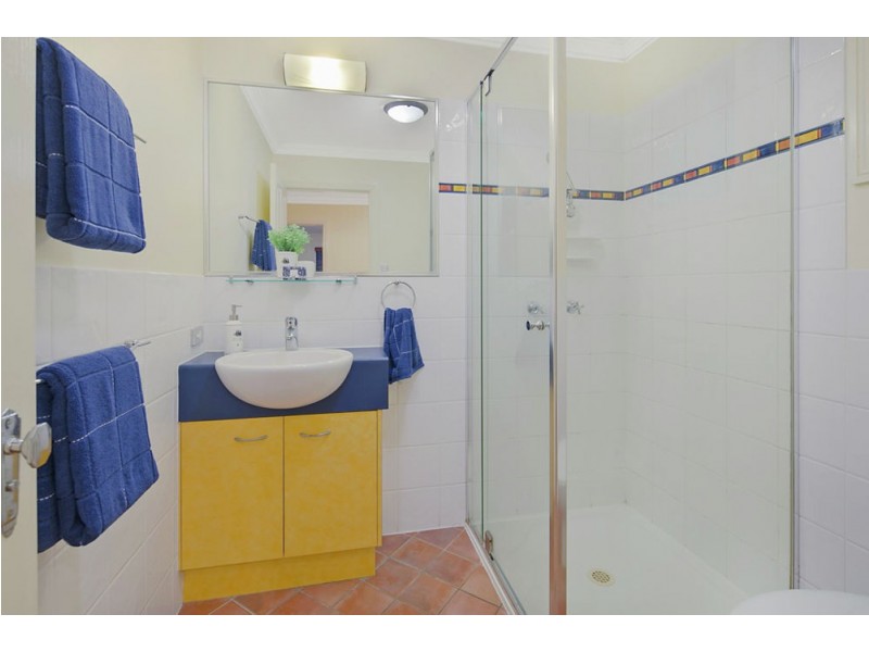 166 Gordon Pde, Manly QLD 4179