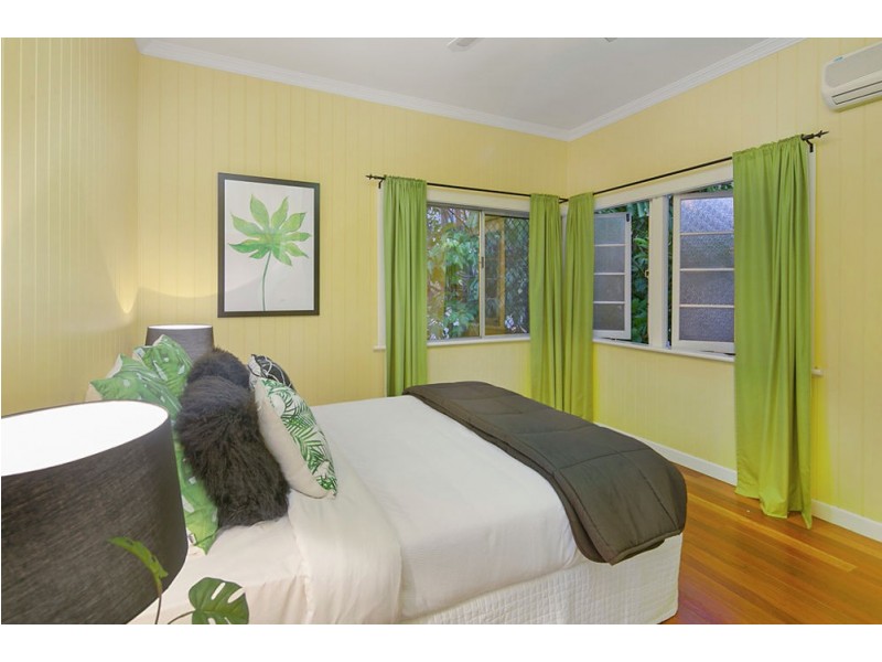 166 Gordon Pde, Manly QLD 4179