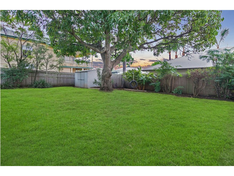166 Gordon Pde, Manly QLD 4179