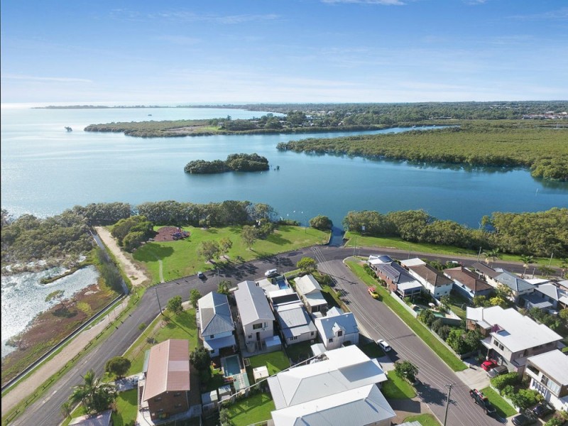 827 Esplanade, Lota QLD 4179