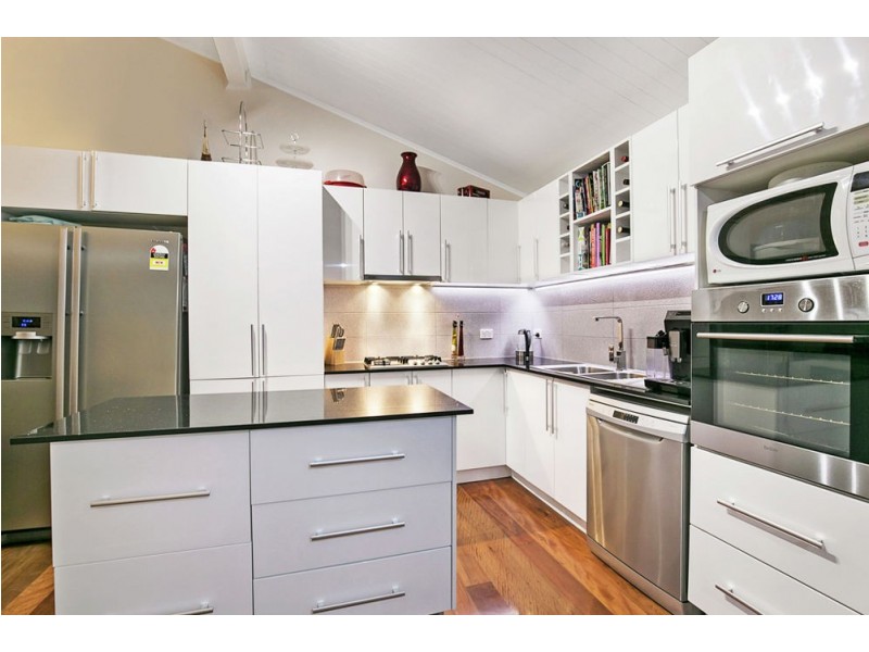 827 Esplanade, Lota QLD 4179