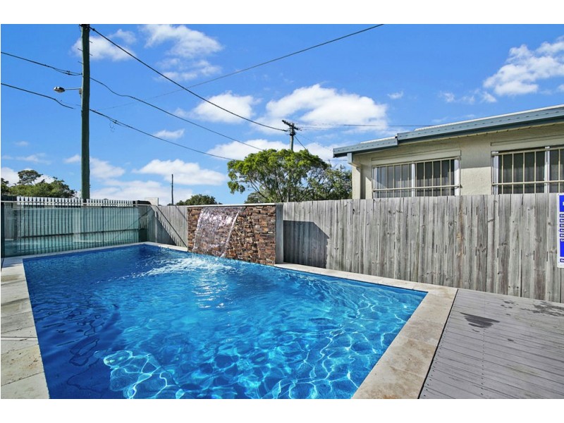 827 Esplanade, Lota QLD 4179