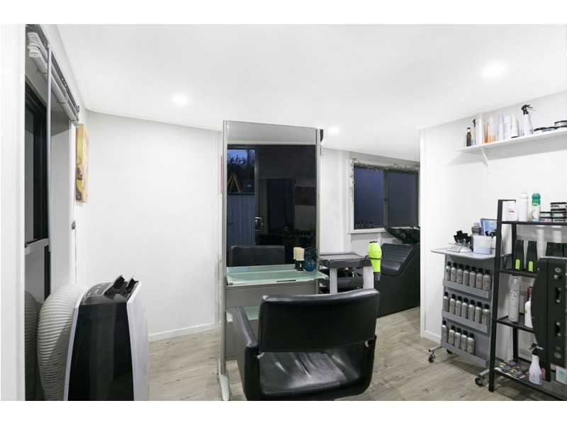 827 Esplanade, Lota QLD 4179