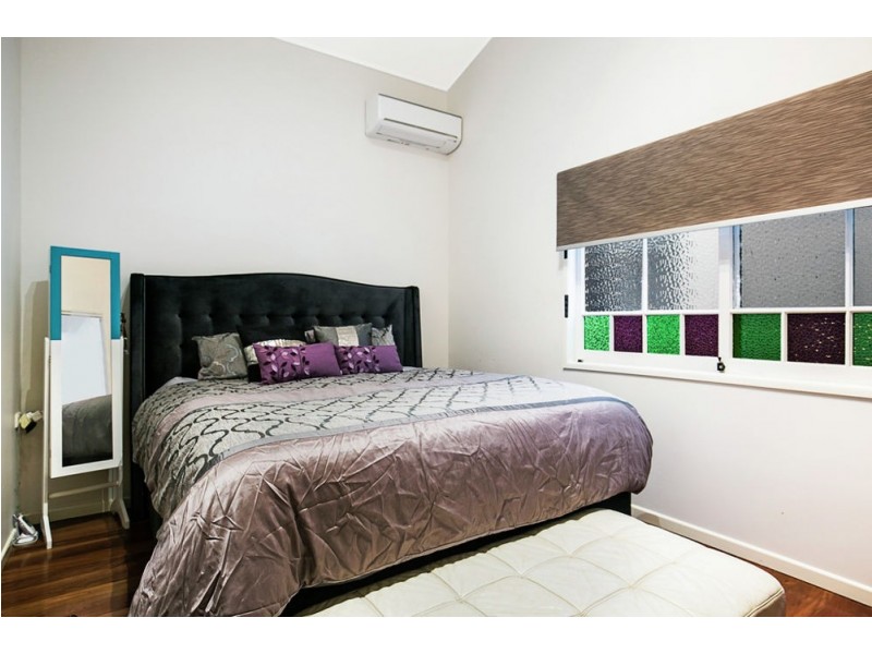 827 Esplanade, Lota QLD 4179