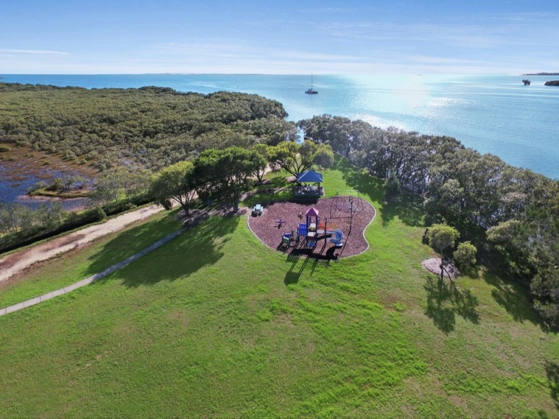 827 Esplanade, Lota QLD 4179