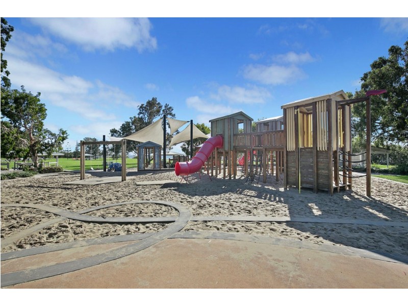 827 Esplanade, Lota QLD 4179