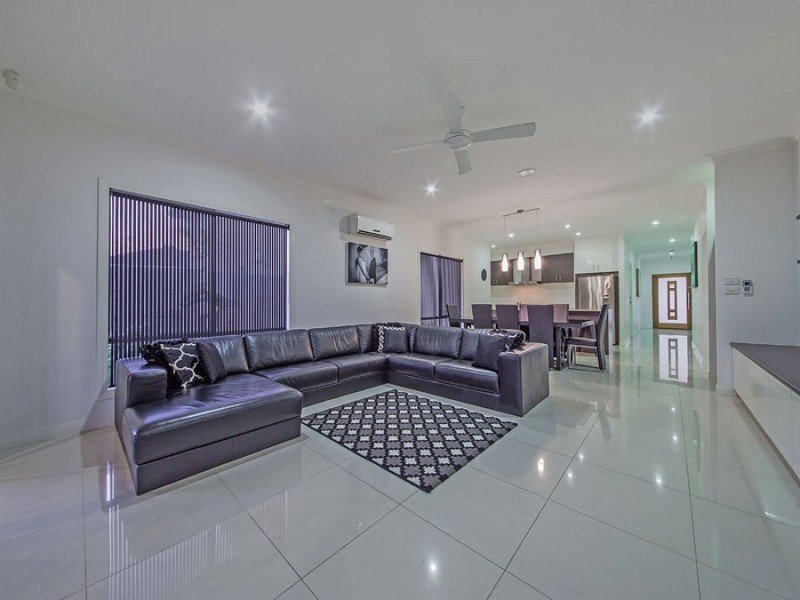67 Foxwood Circuit, Wakerley QLD 4154