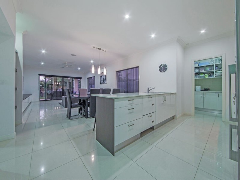 67 Foxwood Circuit, Wakerley QLD 4154