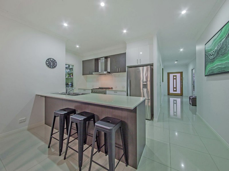 67 Foxwood Circuit, Wakerley QLD 4154