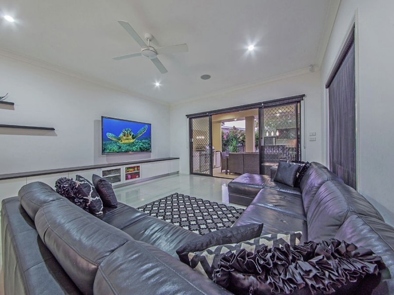 67 Foxwood Circuit, Wakerley QLD 4154