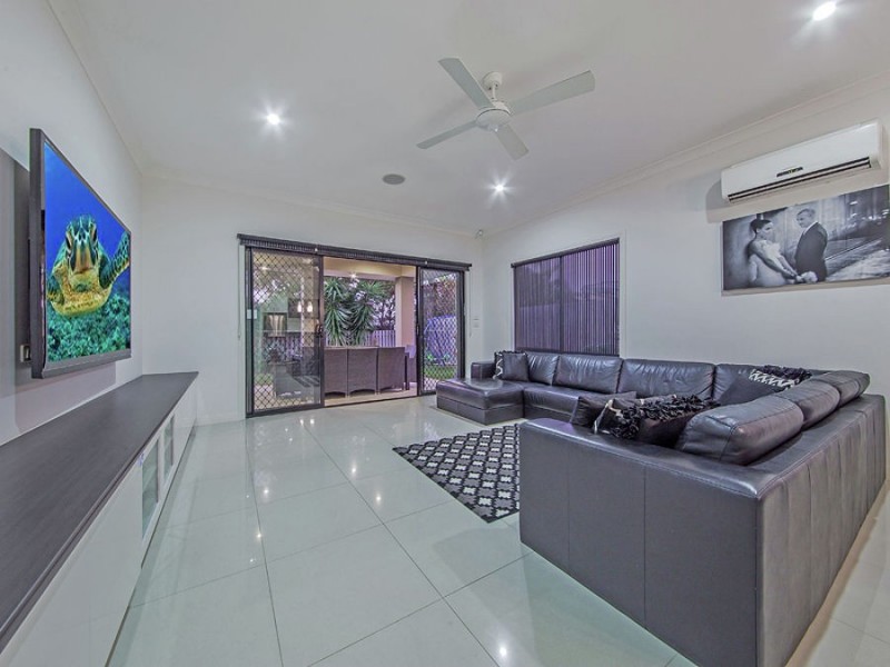 67 Foxwood Circuit, Wakerley QLD 4154