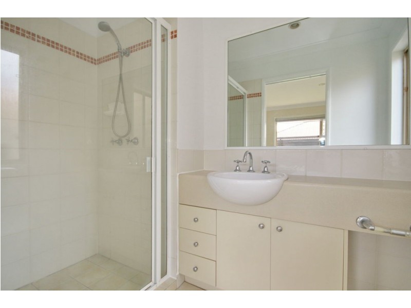 1 Tracey Street, Wynnum West QLD 4178
