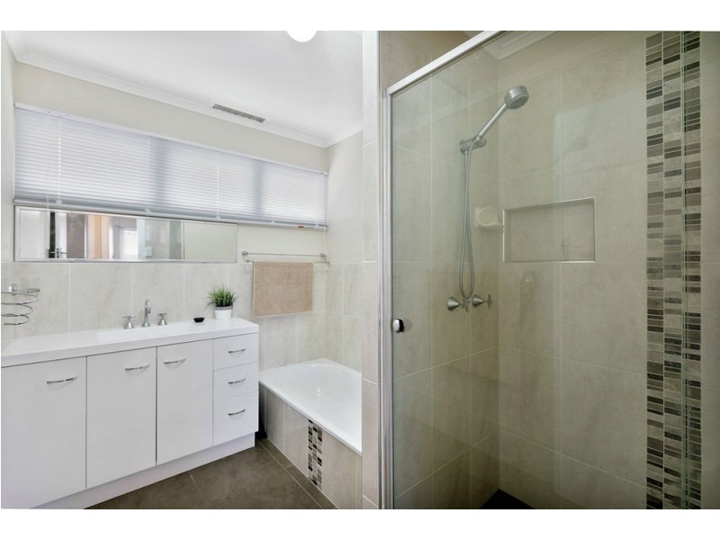 36 Wilfred St, Lota QLD 4179