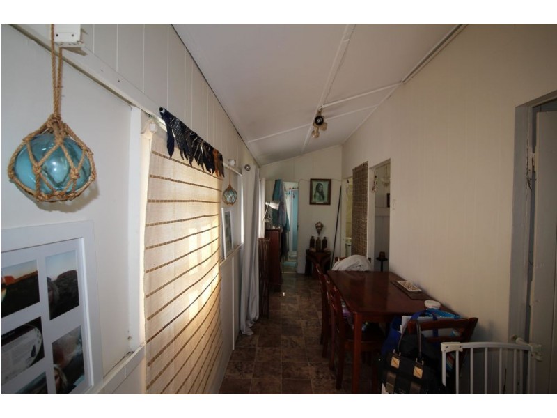 16 Earl Pde, Manly QLD 4179