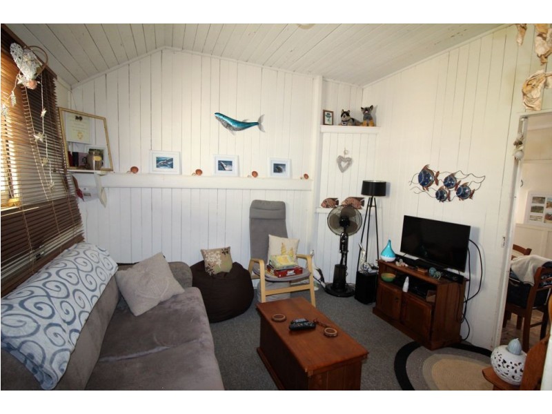 16 Earl Pde, Manly QLD 4179