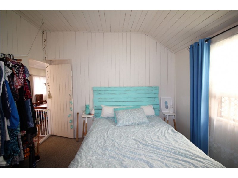 16 Earl Pde, Manly QLD 4179