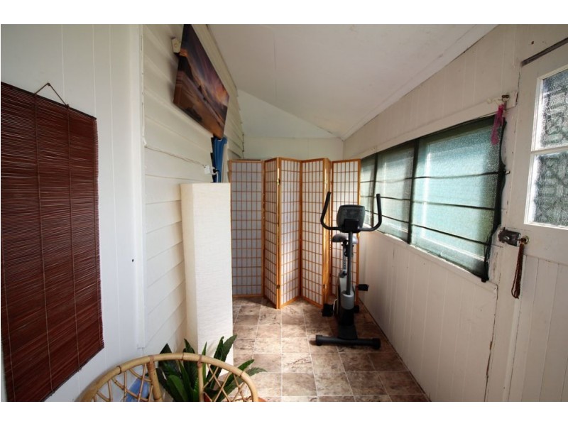 16 Earl Pde, Manly QLD 4179