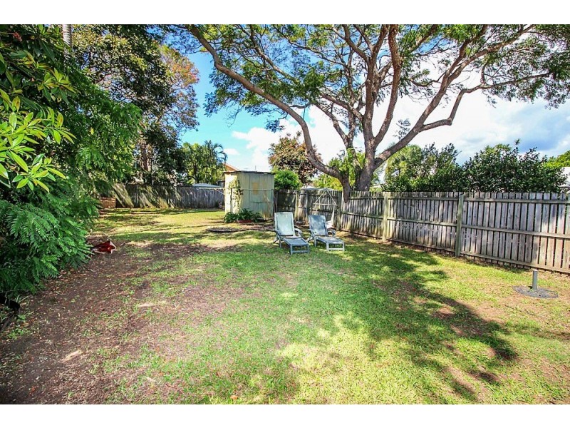 16 Earl Pde, Manly QLD 4179