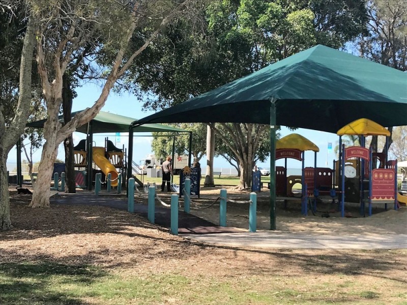 16 Earl Pde, Manly QLD 4179